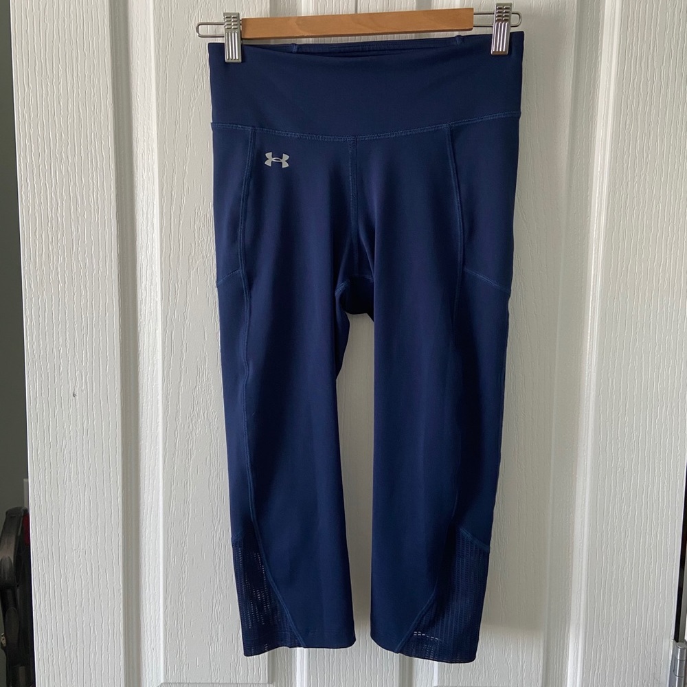 Under Armour cropped workout leggings - Size S